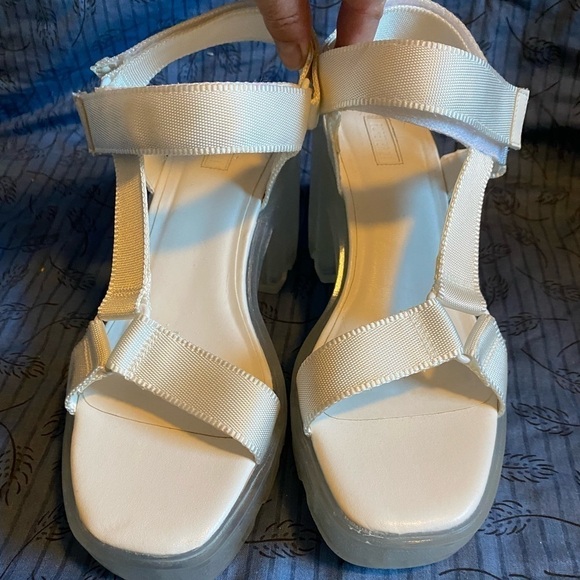 Forever 21 chunky clear Velcro sandals 8 - Picture 2 of 8